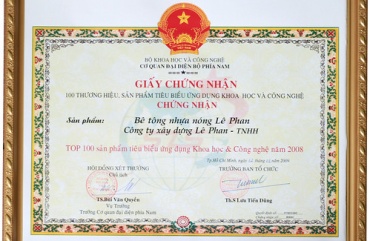 BÊ TÔNG LÊ PHAN NHẬN CHỨNG NHẬN TOP 100 SẢN PHẨM CỦA QUACERT 3